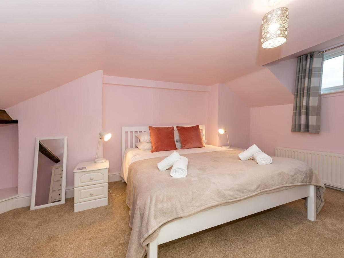 Pass The Keys 3 Storey Townhouse Shrewsbury Bagian luar foto