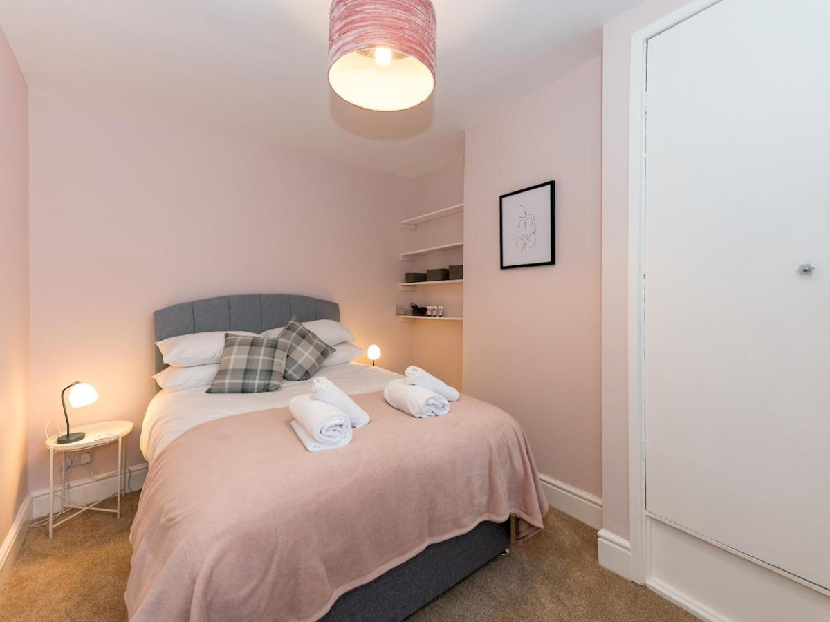 Pass The Keys 3 Storey Townhouse Shrewsbury Bagian luar foto