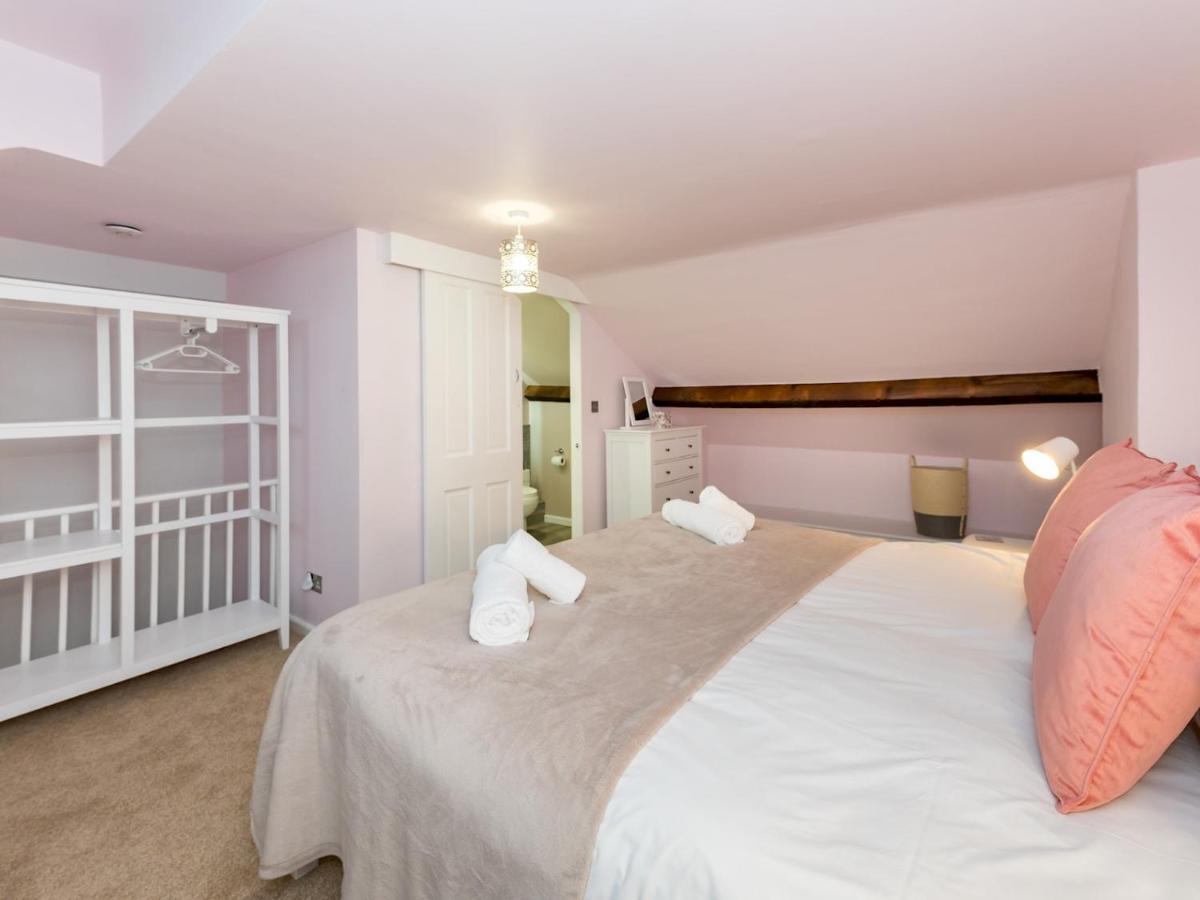 Pass The Keys 3 Storey Townhouse Shrewsbury Bagian luar foto