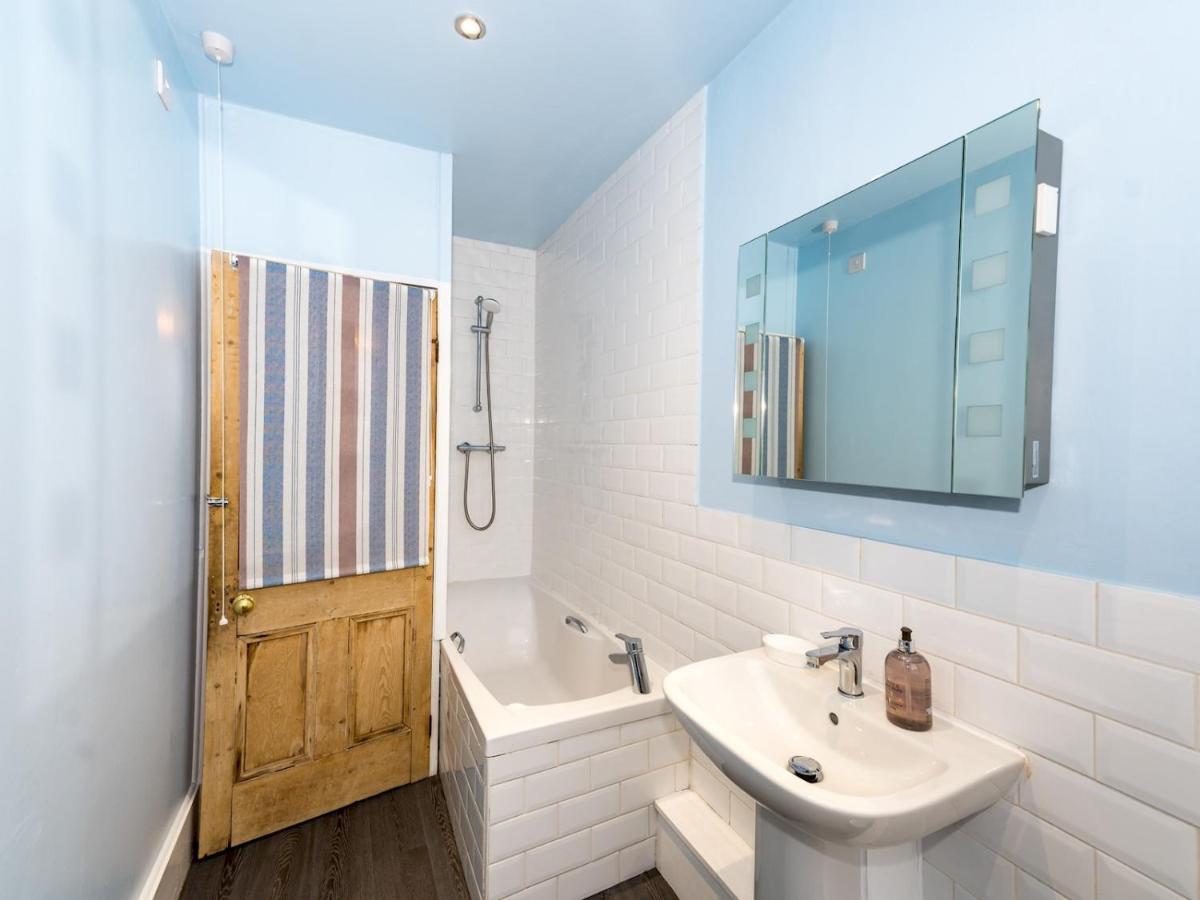 Pass The Keys 3 Storey Townhouse Shrewsbury Bagian luar foto