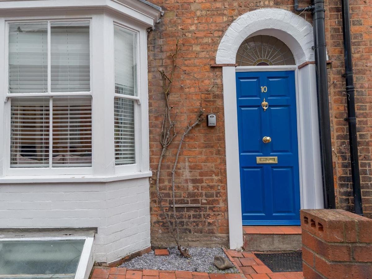 Pass The Keys 3 Storey Townhouse Shrewsbury Bagian luar foto