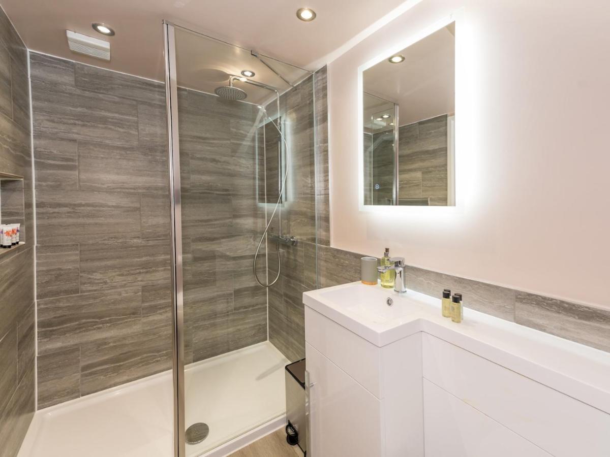 Pass The Keys 3 Storey Townhouse Shrewsbury Bagian luar foto